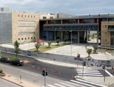 Θεσσαλονίκη: Συνελήφθη 31χρονος που πυροβολούσε έξω από το Δημαρχείο (φωτό)